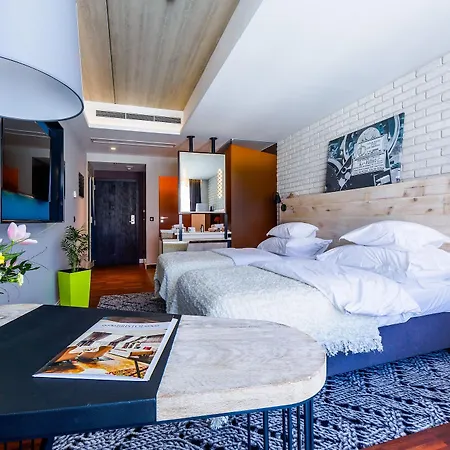 Bristol Tradition And Luxury 5* Жешув