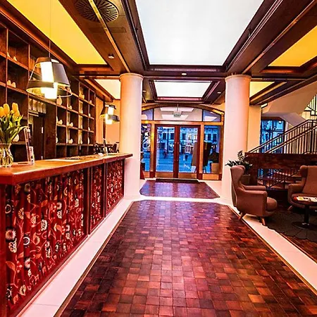 Bristol Tradition And Luxury Отель Жешув