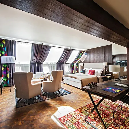 Bristol Tradition And Luxury Готель