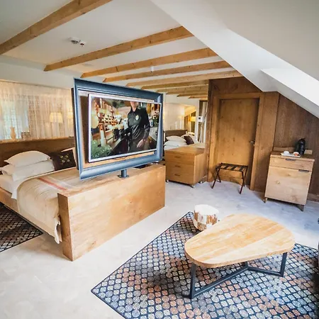 Bristol Tradition And Luxury Отель Жешув