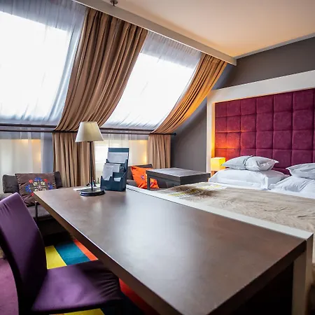 Bristol Tradition And Luxury Готель