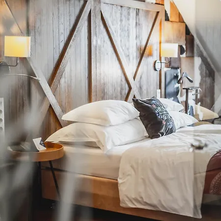 Bristol Tradition And Luxury Отель Жешув