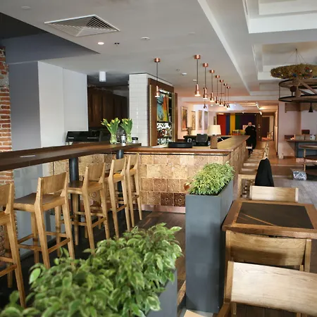 Bristol Tradition And Luxury Готель Ряшів