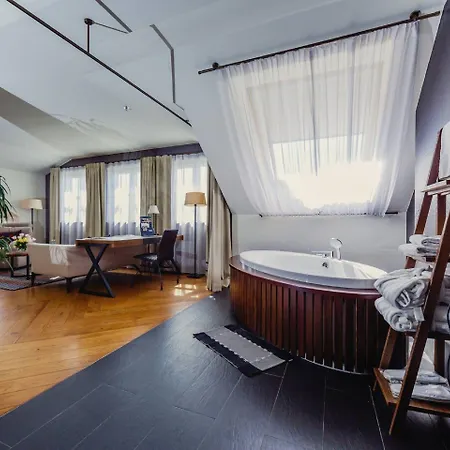 Bristol Tradition And Luxury Готель 5*