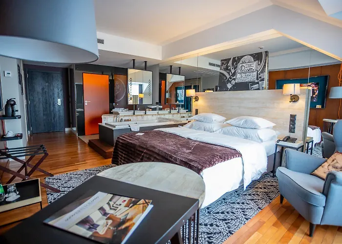 Bristol Tradition And Luxury Ξενοδοχείο 5*