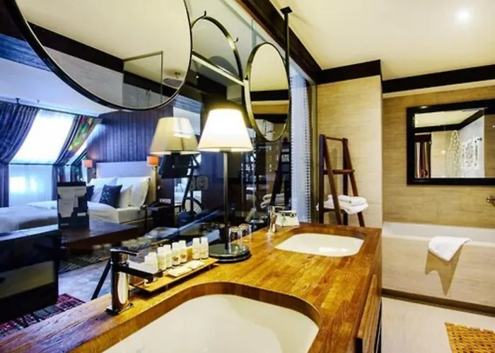 Bristol Tradition And Luxury Ξενοδοχείο 5*